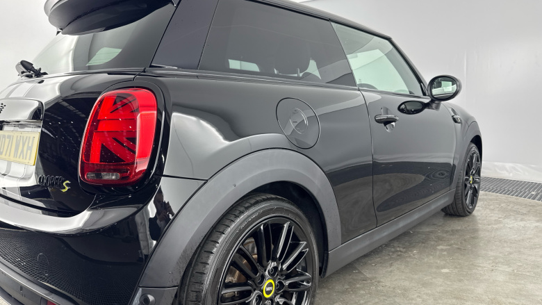 MINI Hatchback 135kW Cooper S Level 2 33kWh 3dr Auto Electric Hatchback